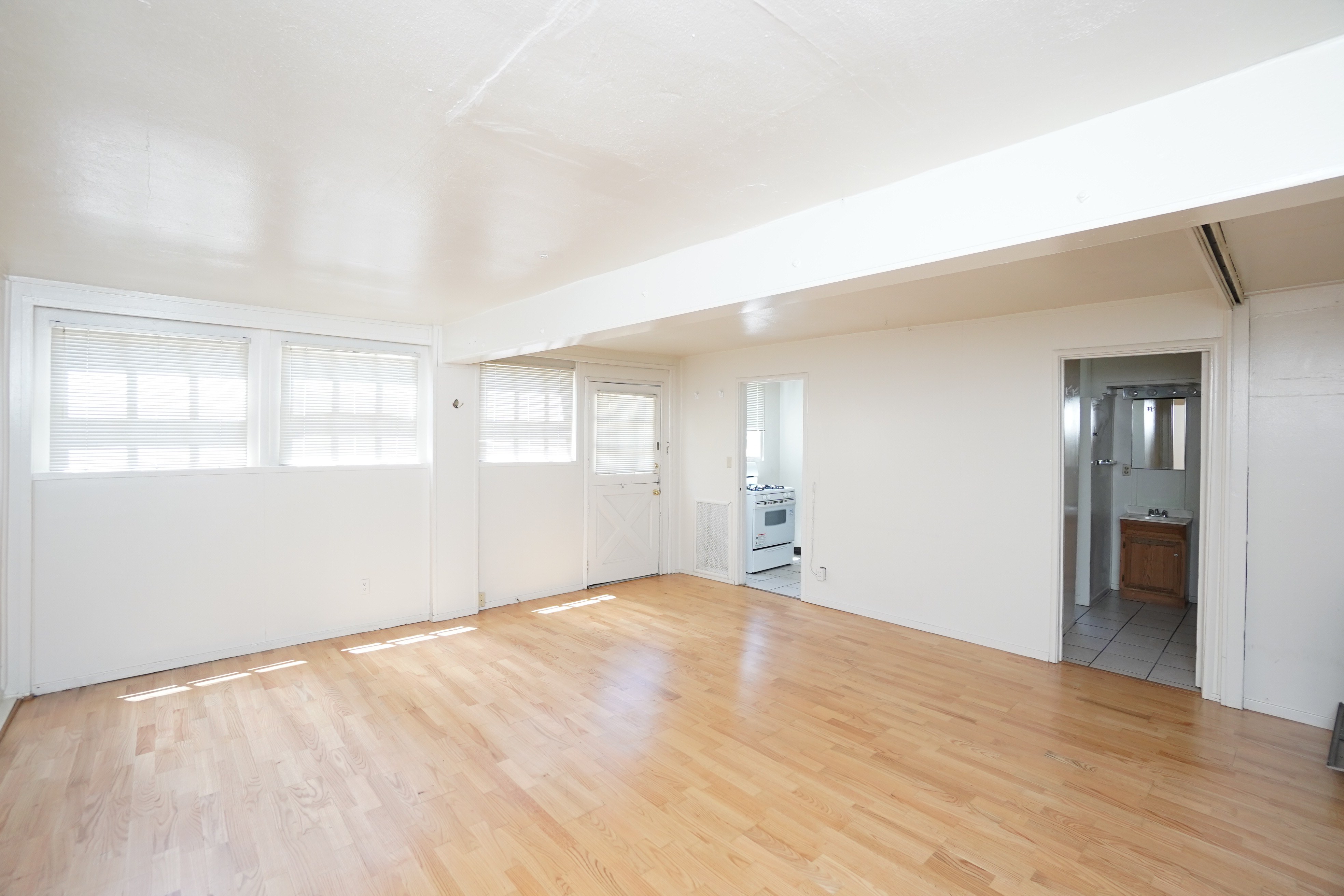 2549-2555 Benvenue Ave. photo 3